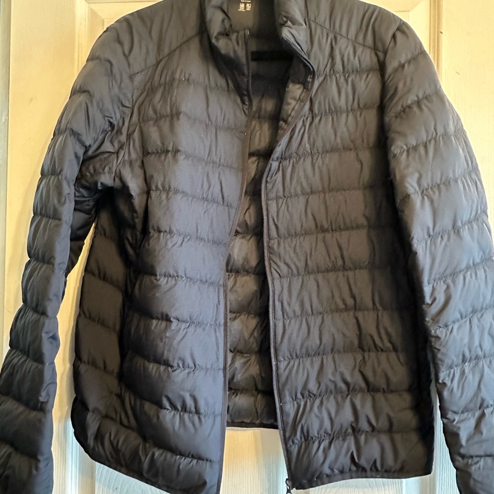 Lightweight Navy Puffer Jacket - image 3